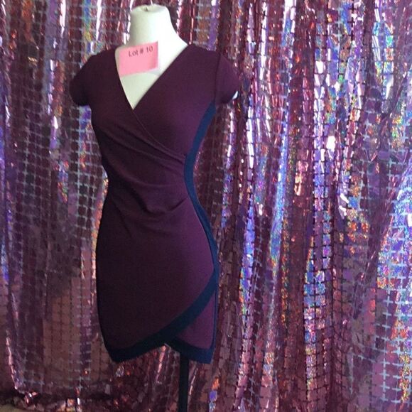 Short sleeved dress in 2 tone burgundy & black in small by ALMOST FAMOUS - Picture 2 of 13